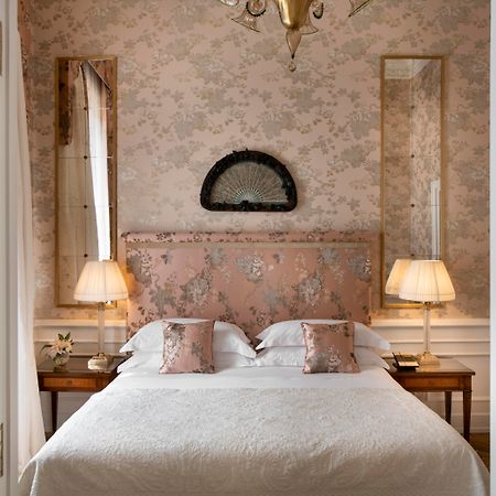 Helvetia&Bristol Firenze - Starhotels Collezione Bagian luar foto A bedroom at the hotel