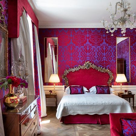 Helvetia&Bristol Firenze - Starhotels Collezione Bagian luar foto A suite at the Hotel de Crillon