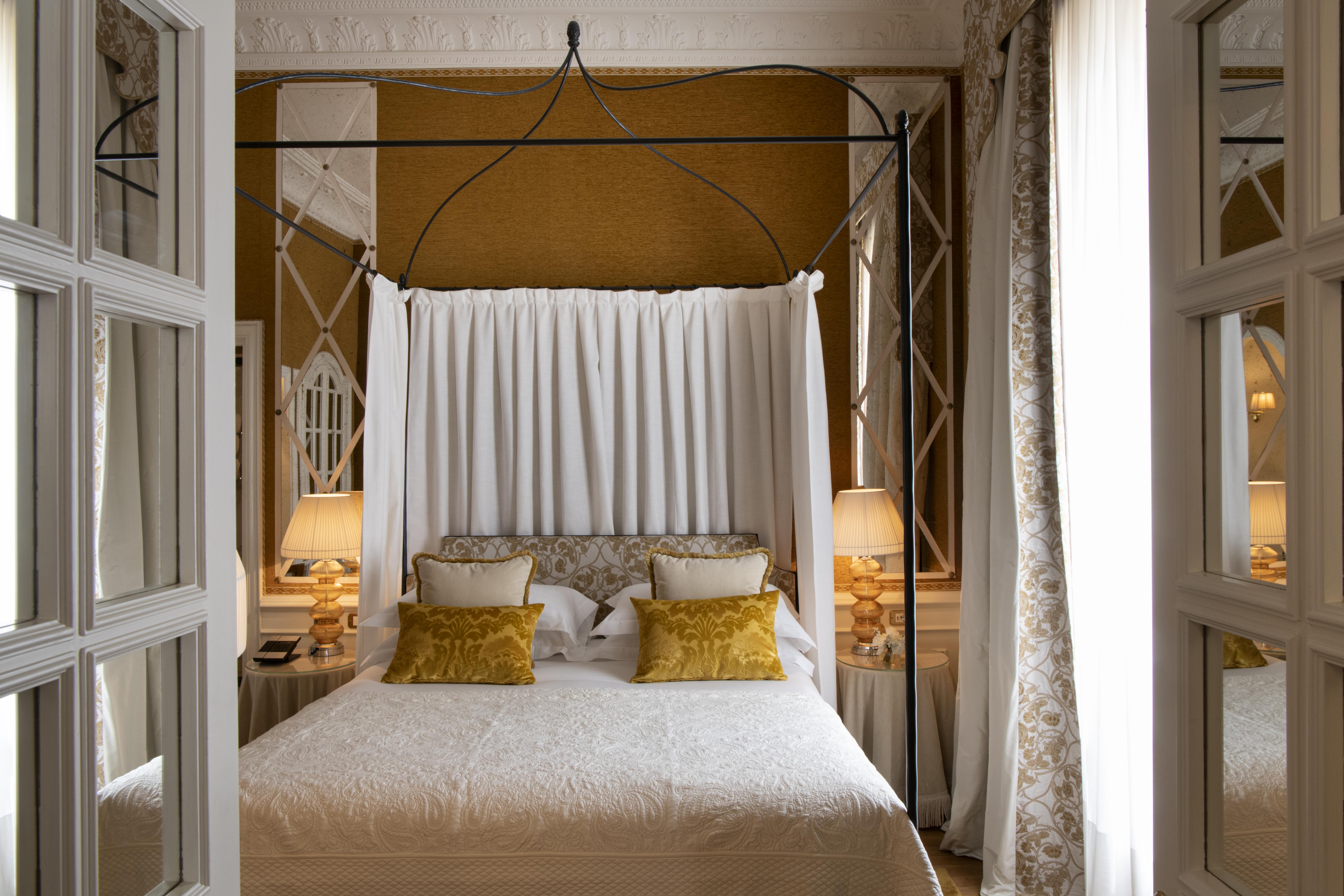 Helvetia&Bristol Firenze - Starhotels Collezione Bagian luar foto A bedroom at the Hotel de Matignon