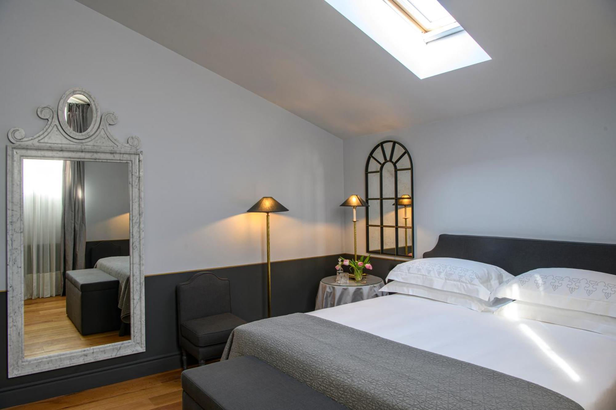 Helvetia&Bristol Firenze - Starhotels Collezione Bagian luar foto A bedroom at the hotel