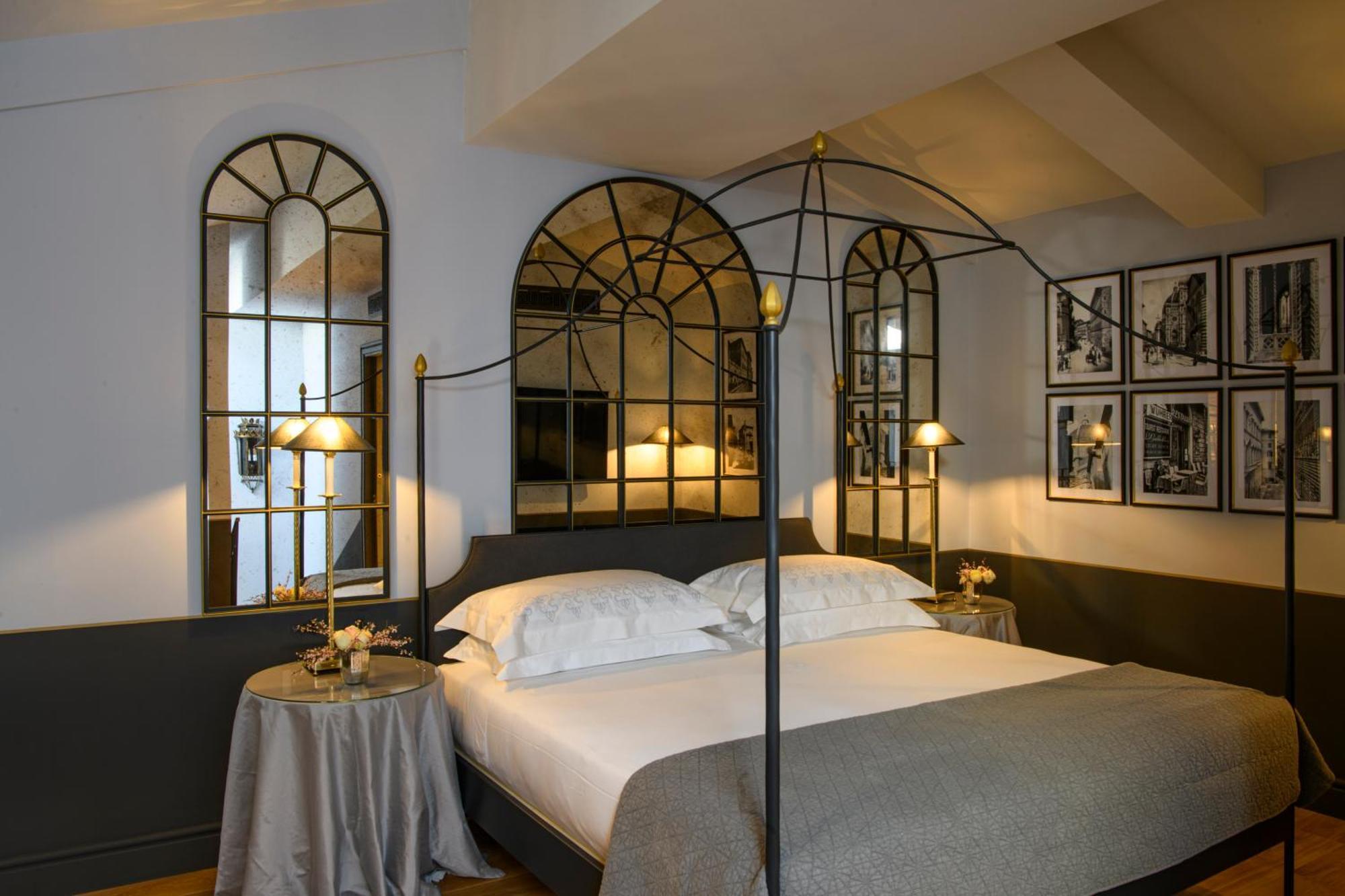 Helvetia&Bristol Firenze - Starhotels Collezione Bagian luar foto A room at the Hotel de Crillon