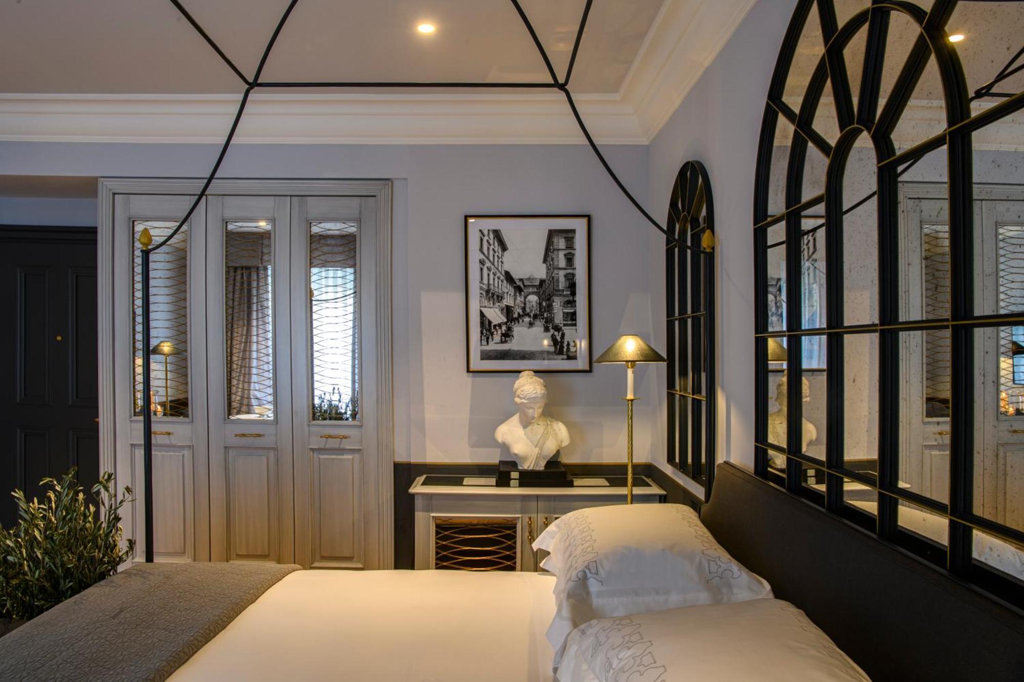 Helvetia&Bristol Firenze - Starhotels Collezione Bagian luar foto A bedroom at the hotel