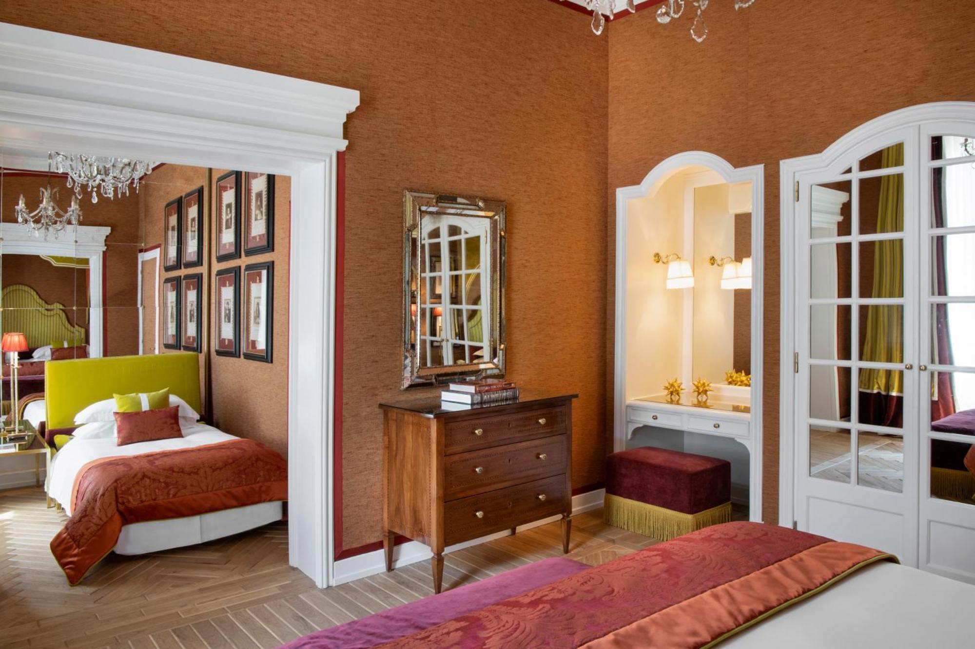 Helvetia&Bristol Firenze - Starhotels Collezione Bagian luar foto A suite at the Hotel de Crillon