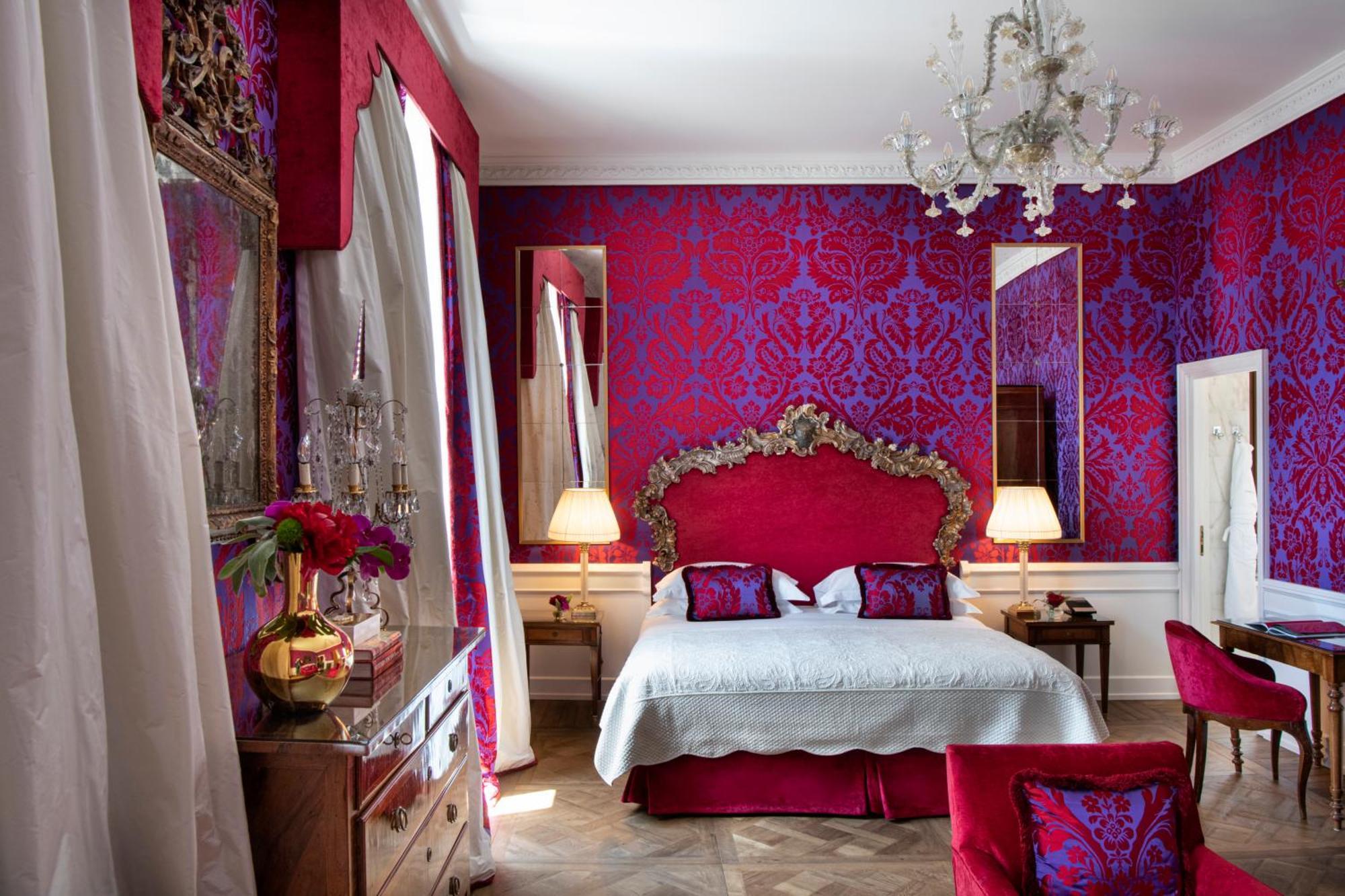 Helvetia&Bristol Firenze - Starhotels Collezione Bagian luar foto A suite at the Hotel de Crillon