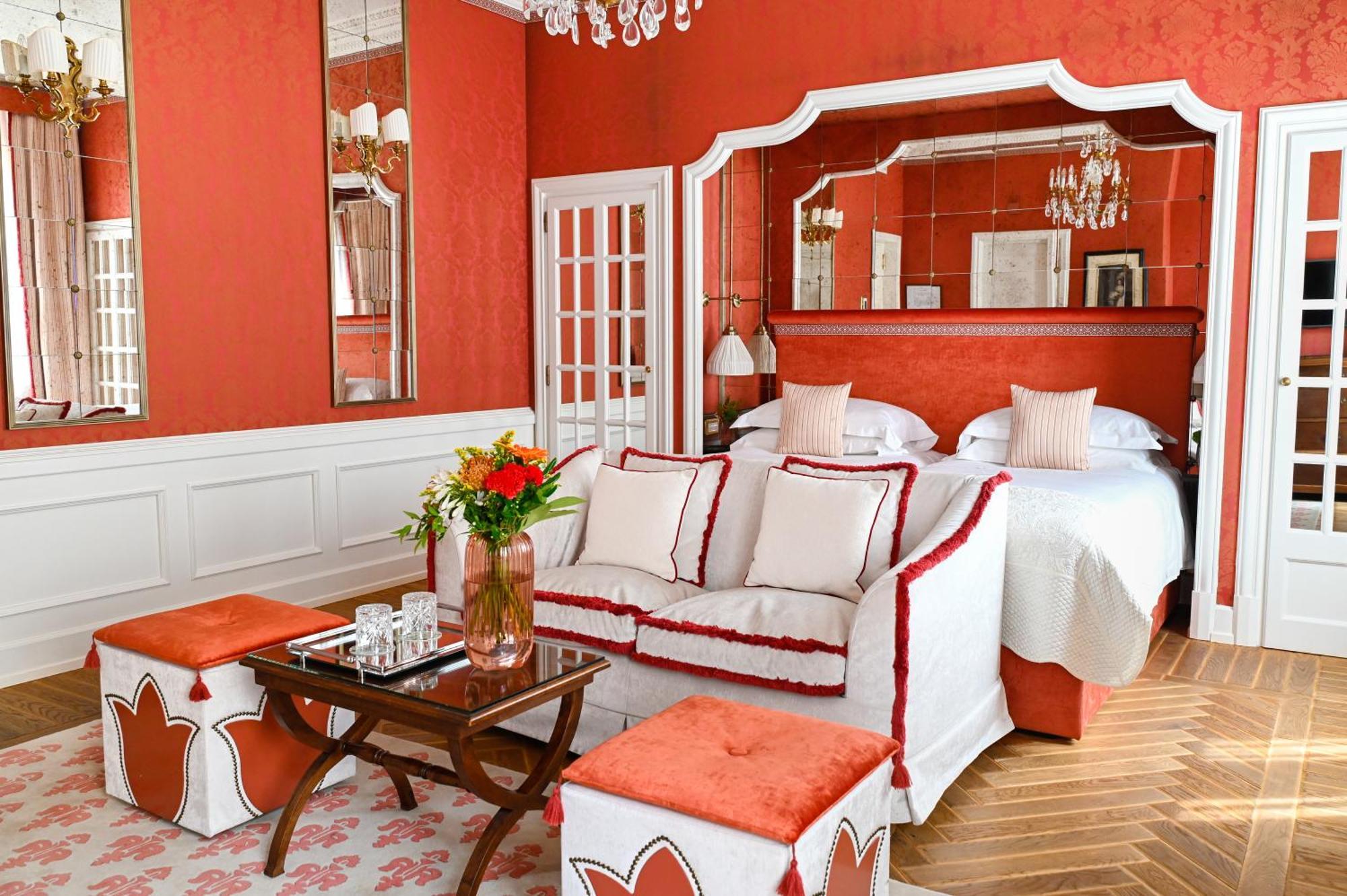 Helvetia&Bristol Firenze - Starhotels Collezione Bagian luar foto A suite at the Hotel de Crillon