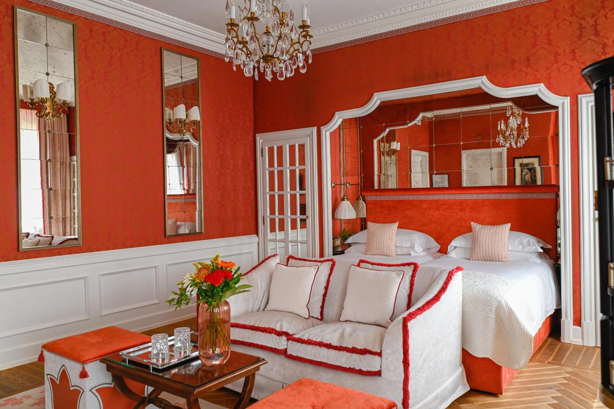 Helvetia&Bristol Firenze - Starhotels Collezione Bagian luar foto A suite at the Mandarin Oriental